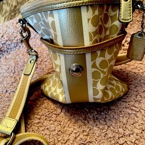 Brushed gold and beige Crossbody coach bag